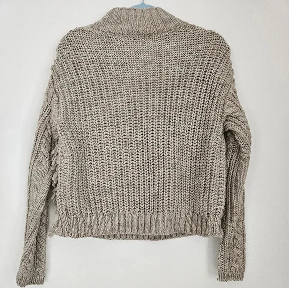 Chunky cable knit pullover oatmeal sweater side fringe, gold thread detailing - Picture 2 of 5